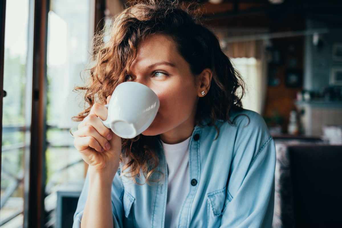 cinque cose da fare prima di bere il caffè al mattino