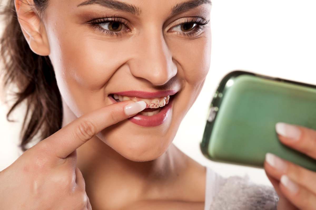 denti: cibi e bevande che li macchiano irrimediabilmente