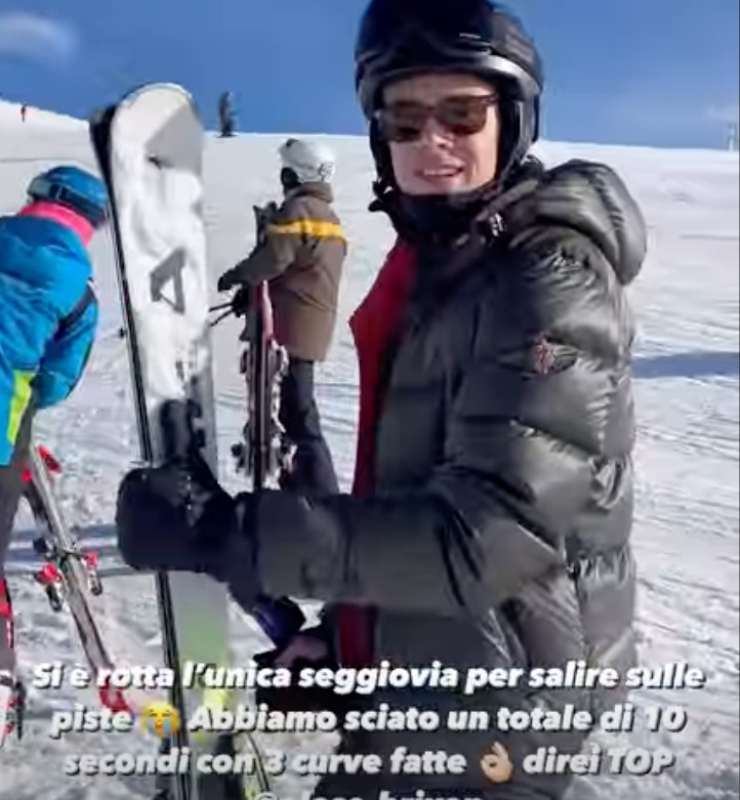 Matteo Napoletano e Valentina Ferragni bloccati sulla neve