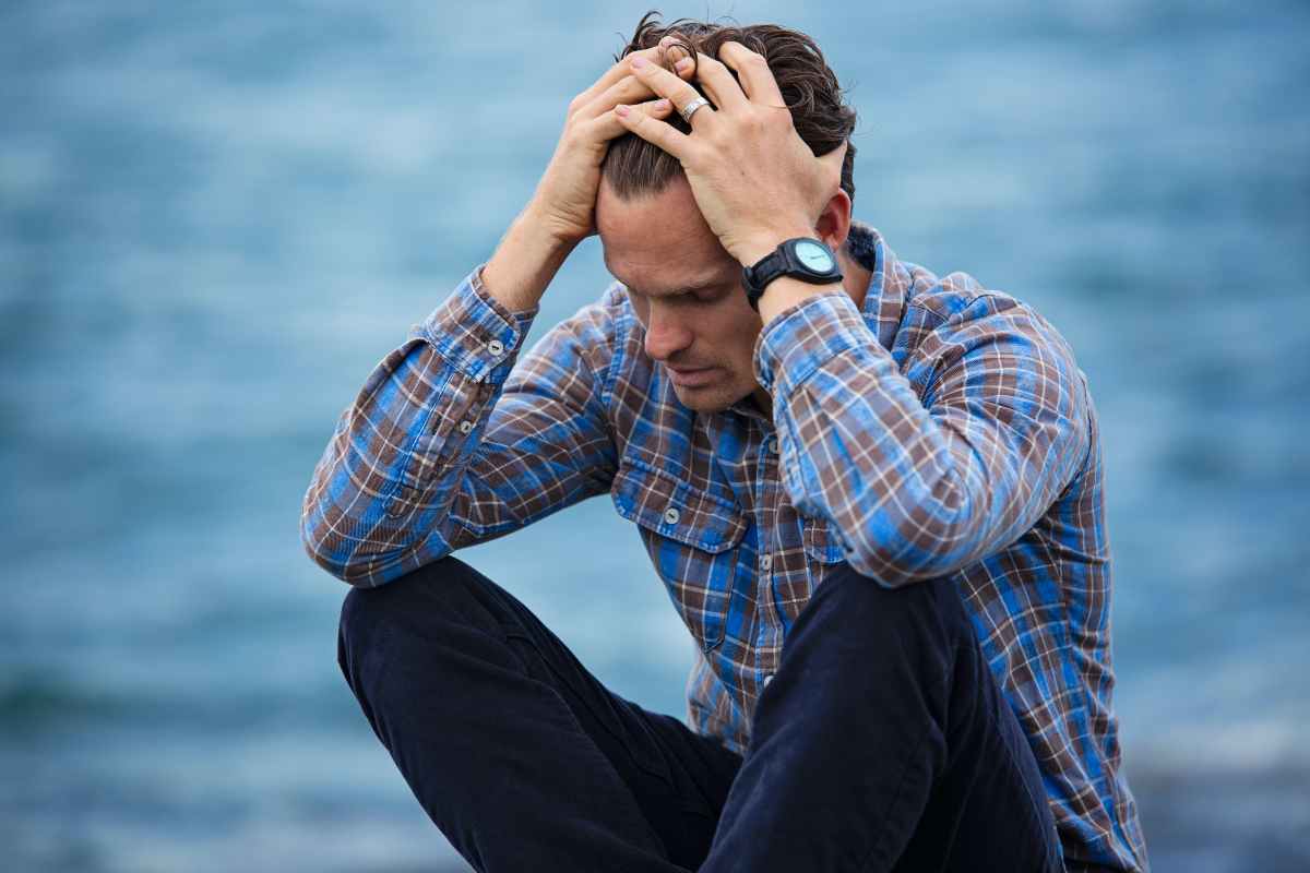 Cosa comporta lo stress: ecco le malattie ad esso connesse e i sintomi 