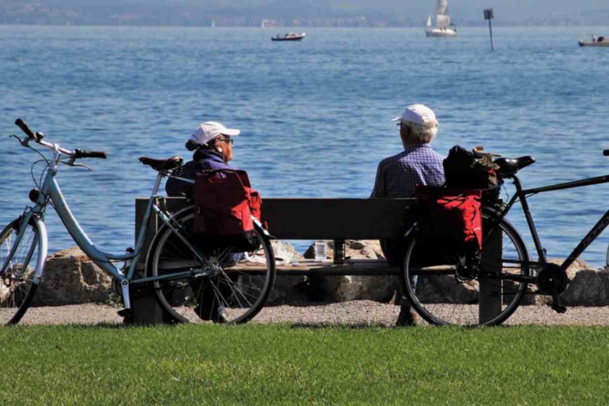 Anziani all'estero: stop alla fuga delle pensioni