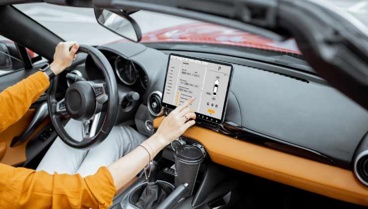 automobili, limitare la tecnologia touchscreen