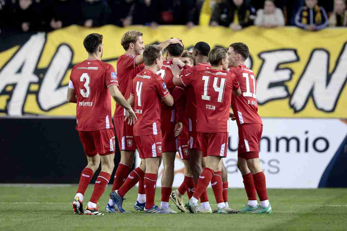 Tifosi del Twente feriti dopo una coreografia