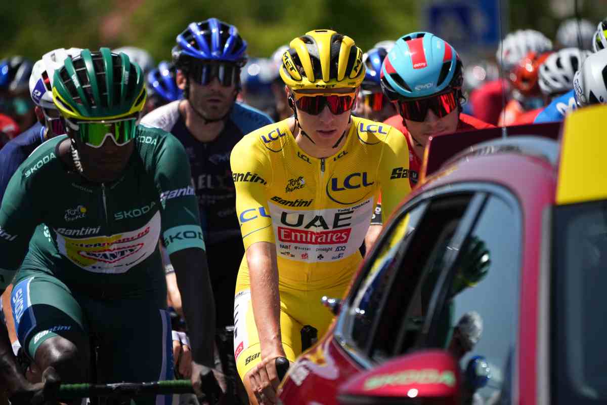 esplode il caos al Tour de France