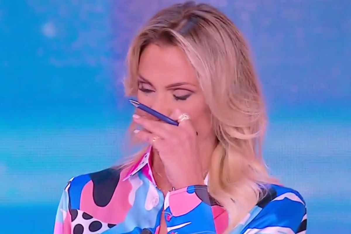 Simona Branchetti in tv non trattiene le lacrime