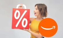 ragazza con una busta con sopra percentuale e logo amazon