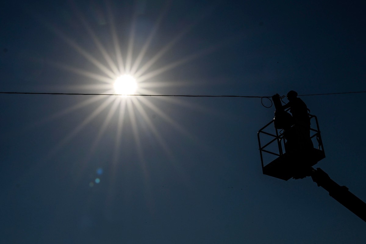sole splendente in cielo