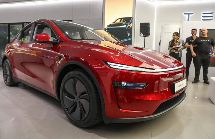 Tesla Model Y rossa