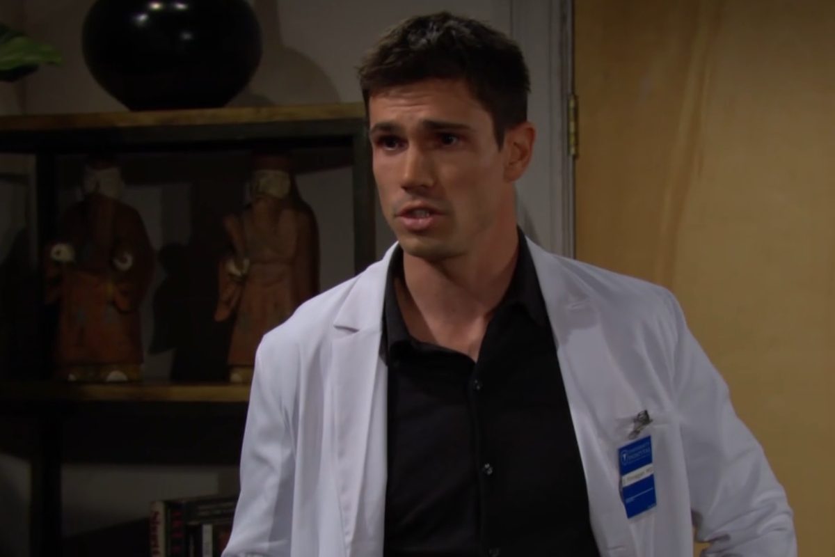 Finn di beautiful che parla con espressione sconvolta